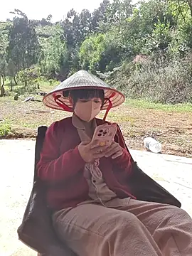 Helen-Tran online show from 11-30-25, 02:26