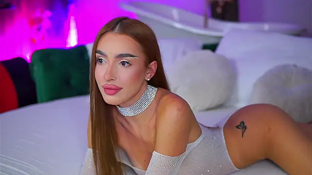 ClaraBenatti online show from 10-22-25, 06:18