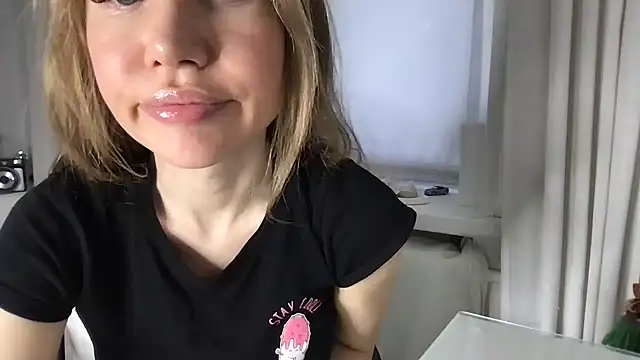 Snapshot of Marivell chatting on 10-01-25, 02:01 Marivell online show from 10-01-25, 02:01