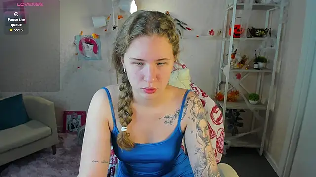 Snapshot of Elsie_Cutties chatting on 10-25-25, 10:37 Elsie Cutties online show from 10-25-25, 10:37