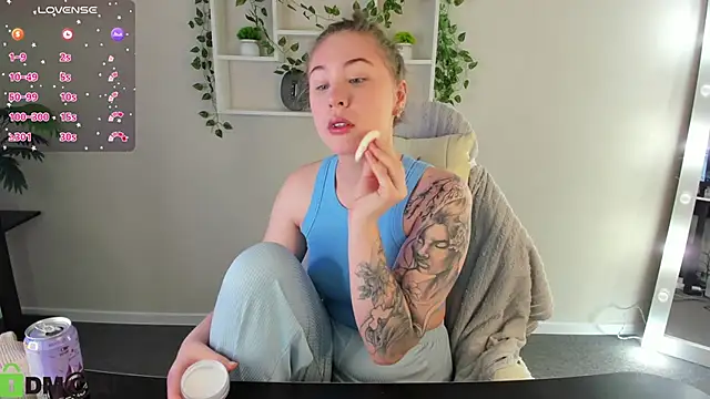 Snapshot of Elsie_Cutties chatting on 11-03-25, 01:08 Elsie Cutties online show from 11-03-25, 01:08