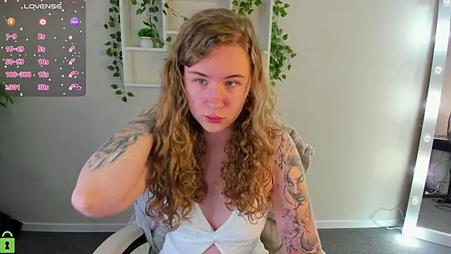 Snapshot of Elsie_Cutties chatting on 11-04-25, 12:54 Elsie Cutties online show from 11-04-25, 12:54