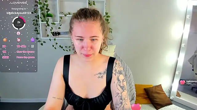 Snapshot of Elsie_Cutties chatting on 11-15-25, 12:30 Elsie Cutties online show from 11-15-25, 12:30