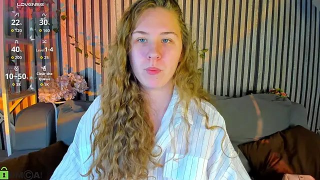 Snapshot of Elsie_Cutties chatting on 06-18-26, 01:06 Elsie Cutties online show from 06-18-26, 01:06