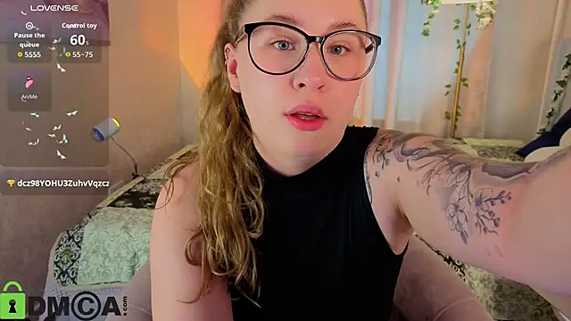 Snapshot of Elsie_Cutties chatting on 06-21-26, 01:08 Elsie Cutties online show from 06-21-26, 01:08