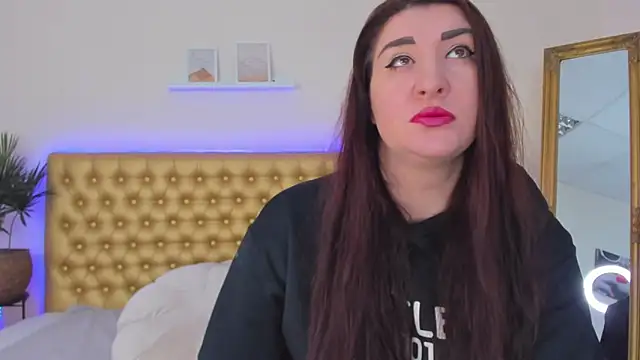 TrishaDarks online show from 04-07-26, 05:08