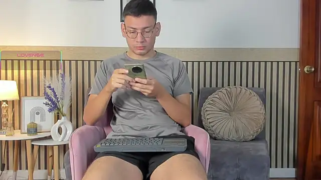 Snapshot of marcuswildx chatting on 09-23-25, 11:35 marcuswildx online show from 09-23-25, 11:35