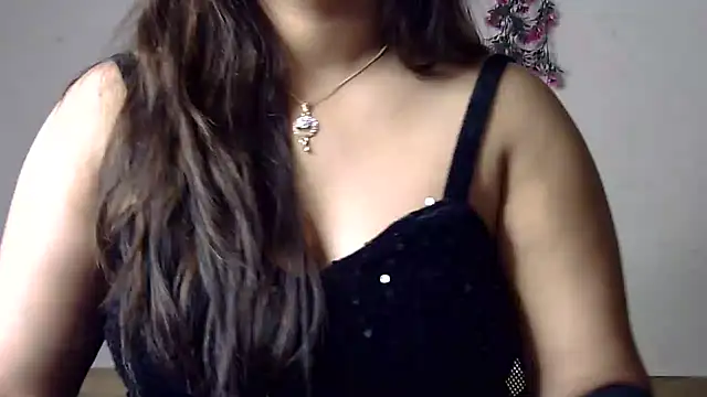 Snapshot of Aaliya02 chatting on 06-18-26, 10:41 Aaliya02 online show from 06-18-26, 10:41