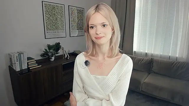 Snapshot of LaureMestler chatting on 09-30-25, 09:03 LaureMestler online show from 09-30-25, 09:03