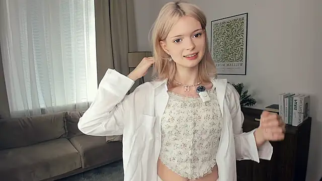 Snapshot of LaureMestler chatting on 10-01-25, 08:31 LaureMestler online show from 10-01-25, 08:31