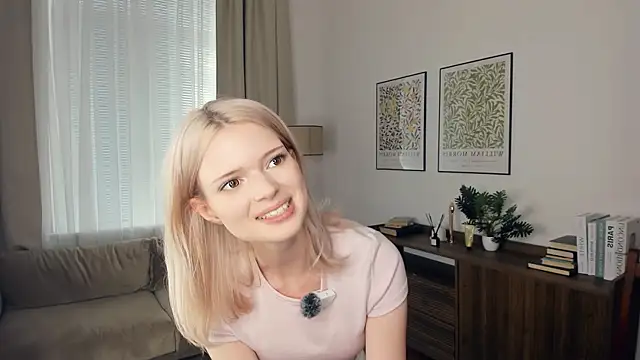 Snapshot of LaureMestler chatting on 10-04-25, 08:45 LaureMestler online show from 10-04-25, 08:45