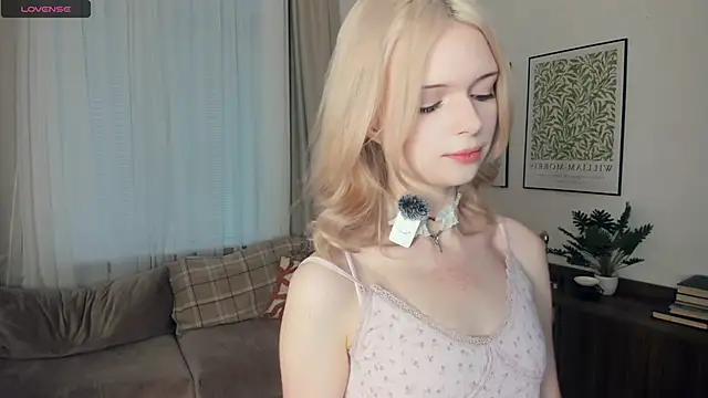 Snapshot of LaureMestler chatting on 11-04-25, 07:29 LaureMestler online show from 11-04-25, 07:29