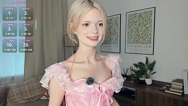 Snapshot of LaureMestler chatting on 11-10-25, 08:02 LaureMestler online show from 11-10-25, 08:02