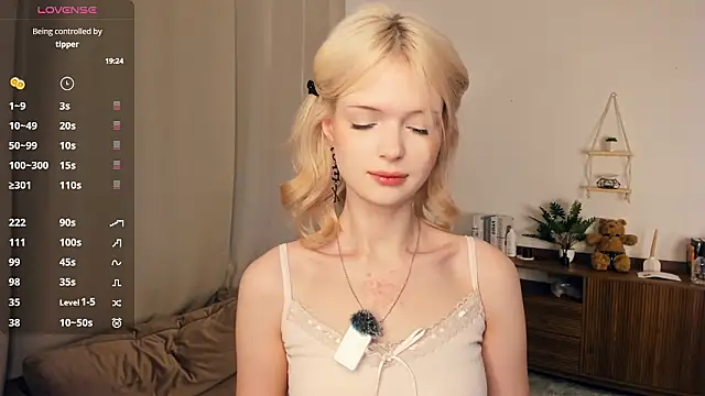 LaureMestler online show from 03-11-26, 10:54