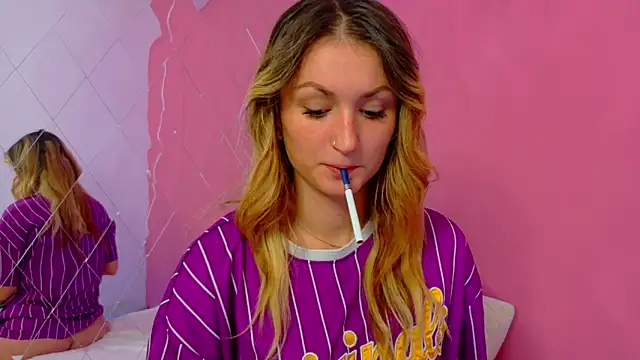 Snapshot of Anaayss_ chatting on 10-17-25, 04:59 Anaayss online show from 10-17-25, 04:59