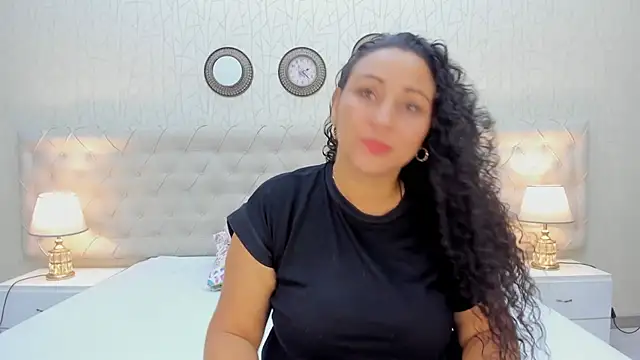 Snapshot of VaniaRose chatting on 10-12-25, 01:43 VaniaRose online show from 10-12-25, 01:43