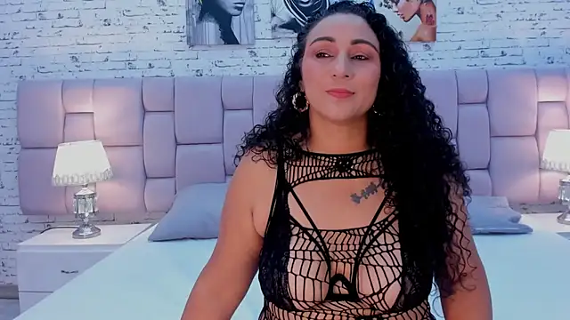 Snapshot of VaniaRose chatting on 10-17-25, 01:25 VaniaRose online show from 10-17-25, 01:25