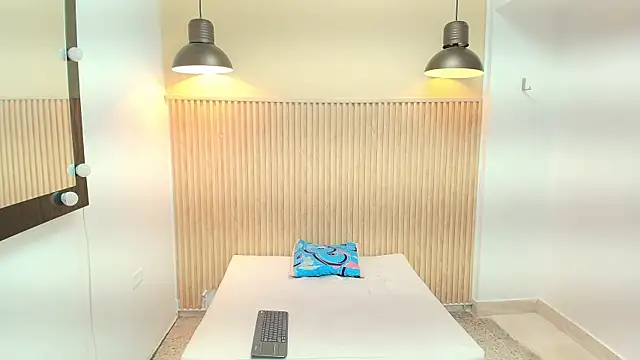 Frayhot777 online show from 01-08-26, 08:00