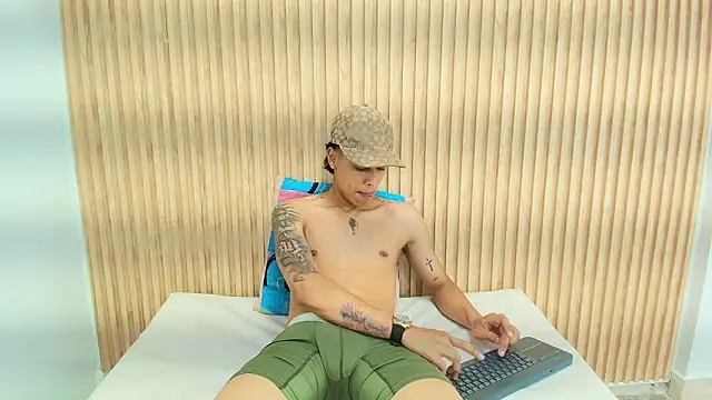 Snapshot of Frayhot777 chatting on 02-11-26, 07:52 Frayhot777 online show from 02-11-26, 07:52