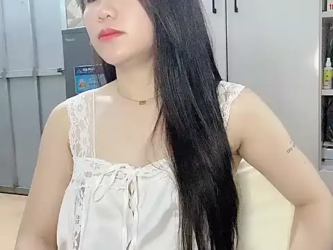 Snapshot of Ara4865 chatting on 10-11-25, 02:04 Ara4865 online show from 10-11-25, 02:04