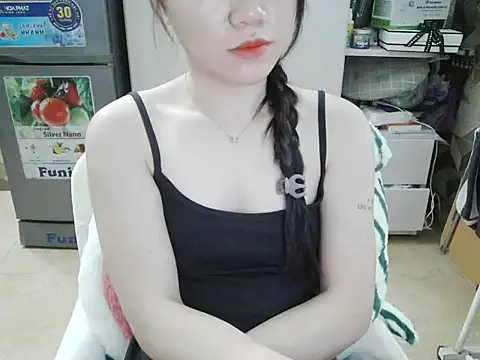 Snapshot of Ara4865 chatting on 10-26-25, 11:05 Ara4865 online show from 10-26-25, 11:05