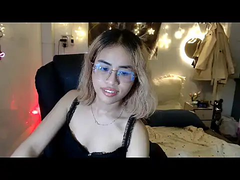 Snapshot of EllieYoon chatting on 10-16-25, 02:29 EllieYoon online show from 10-16-25, 02:29