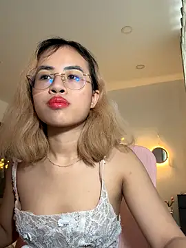 Snapshot of EllieYoon chatting on 11-27-25, 05:20 EllieYoon online show from 11-27-25, 05:20