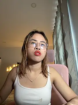 Snapshot of EllieYoon chatting on 11-30-25, 09:13 EllieYoon online show from 11-30-25, 09:13