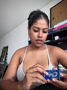 Snapshot of miiabrown18 chatting on 10-22-25, 03:34 miiabrown18 online show from 10-22-25, 03:34