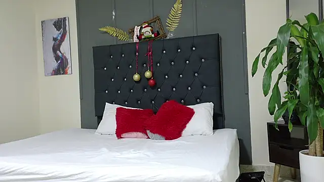 Snapshot of Kataaleya__12 chatting on 12-17-25, 11:49 Kataaleya 12 online show from 12-17-25, 11:49