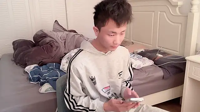 Snapshot of xwen2020 chatting on 12-15-25, 03:44 xwen2020 online show from 12-15-25, 03:44