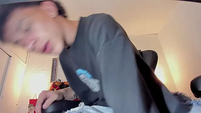 Snapshot of iammariano chatting on 12-17-25, 03:34 iammariano online show from 12-17-25, 03:34