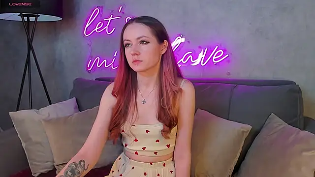 Snapshot of Berta_Kelly chatting on 11-08-25, 01:28 Berta Kelly online show from 11-08-25, 01:28