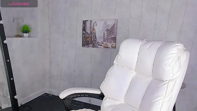 Snapshot of Berta_Kelly chatting on 12-05-25, 12:08 Berta Kelly online show from 12-05-25, 12:08