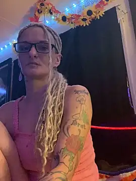 Snapshot of blondebarbiebae chatting on 10-06-25, 11:13 blondebarbiebae online show from 10-06-25, 11:13