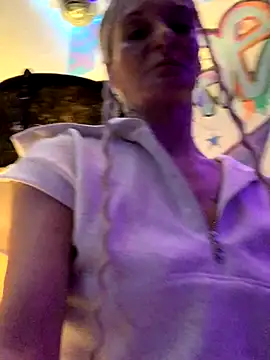 Snapshot of blondebarbiebae chatting on 10-07-25, 01:30 blondebarbiebae online show from 10-07-25, 01:30