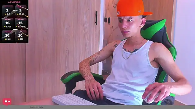 Snapshot of Skinny_batman chatting on 10-06-25, 04:43 Skinny batman online show from 10-06-25, 04:43