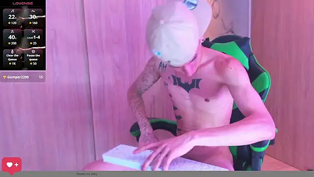 Snapshot of Skinny_batman chatting on 10-25-25, 02:35 Skinny batman online show from 10-25-25, 02:35