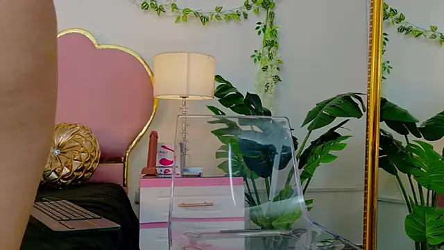 NaiaWhisper online show from 10-22-25, 05:30