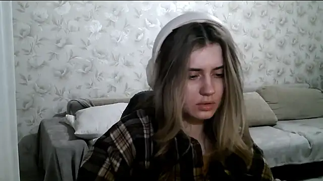 Snapshot of JerrieLoosle chatting on 10-12-25, 03:55 JerrieLoosle online show from 10-12-25, 03:55