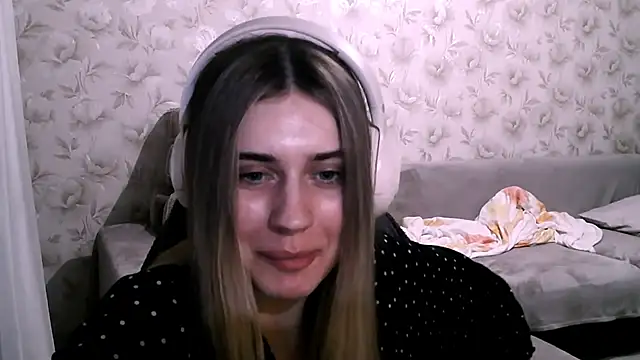 Snapshot of JerrieLoosle chatting on 10-19-25, 04:40 JerrieLoosle online show from 10-19-25, 04:40
