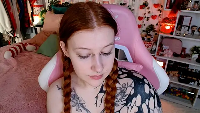 Ayla Hicks online show from 04-15-26, 03:02