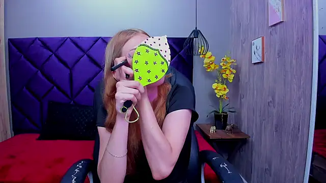 ChloeCampbell03 online show from 10-09-25, 12:36