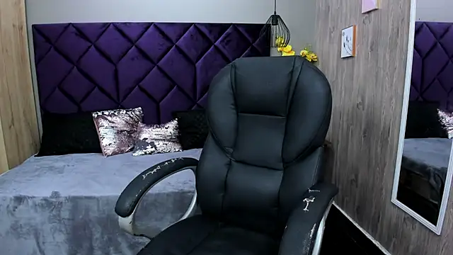 ChloeCampbell03 online show from 11-08-25, 05:45