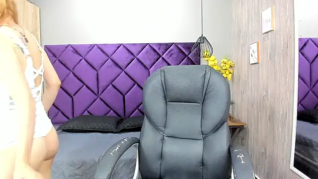 ChloeCampbell03 online show from 12-02-25, 07:20