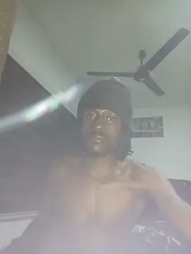 Snapshot of FilmableAntonym chatting on 11-30-25, 02:48 FilmableAntonym online show from 11-30-25, 02:48