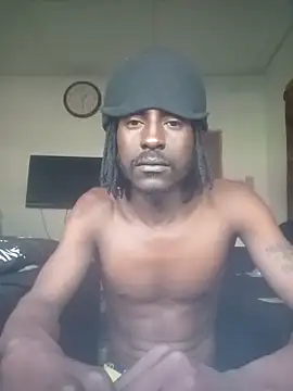 Snapshot of FilmableAntonym chatting on 12-17-25, 11:27 FilmableAntonym online show from 12-17-25, 11:27