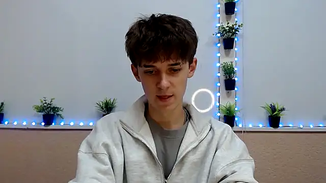 Hoot Dude  online show from 11-17-25, 02:34