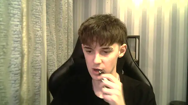 Hoot Dude  online show from 12-16-25, 05:40