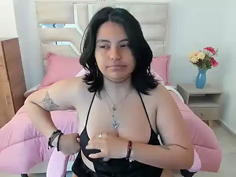 Snapshot of Nicoleyabir chatting on 10-20-25, 03:01 Nicoleyabir online show from 10-20-25, 03:01